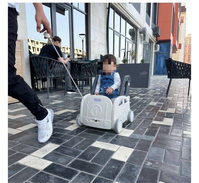 Продам машинка каталка