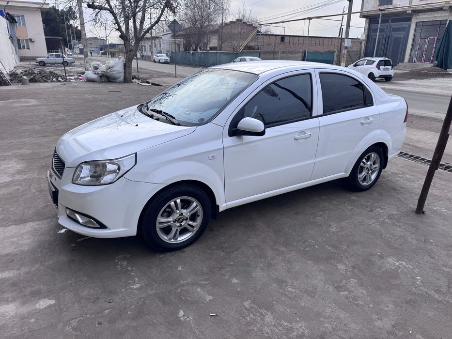 Продаётсия нехиа 3 автомат каробка