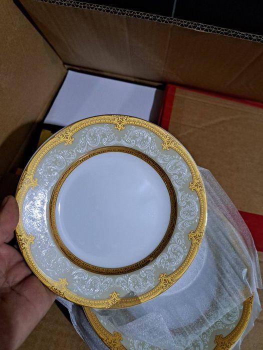 12 kishilik chinni nabor 60 ta predmetlik. ishlatilmagan karobka