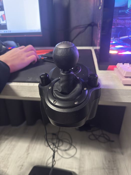 Logitec g29 Волан със скоростен лост