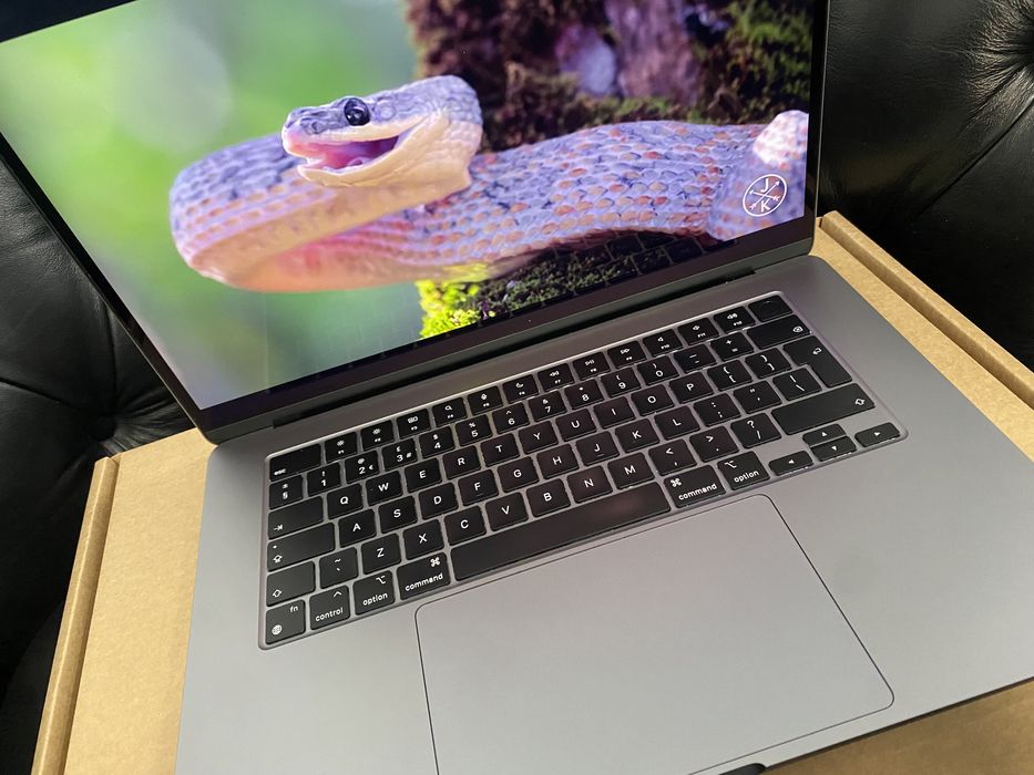 MacBook Air 15-inch / Apple M2 / 8 GB/ 256 GB / Foarte bun |