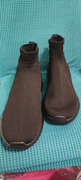 Vând Snickers River island mărimea 44