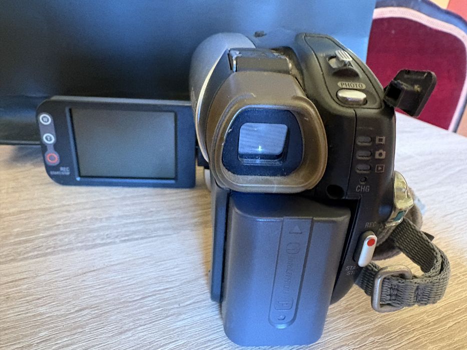 Sony Handycam DCR-DVD92 video camera – funcționează – baterie moarta