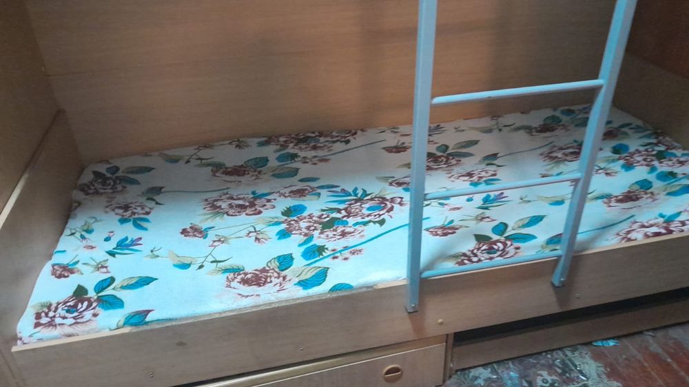 Двухярусная кровать