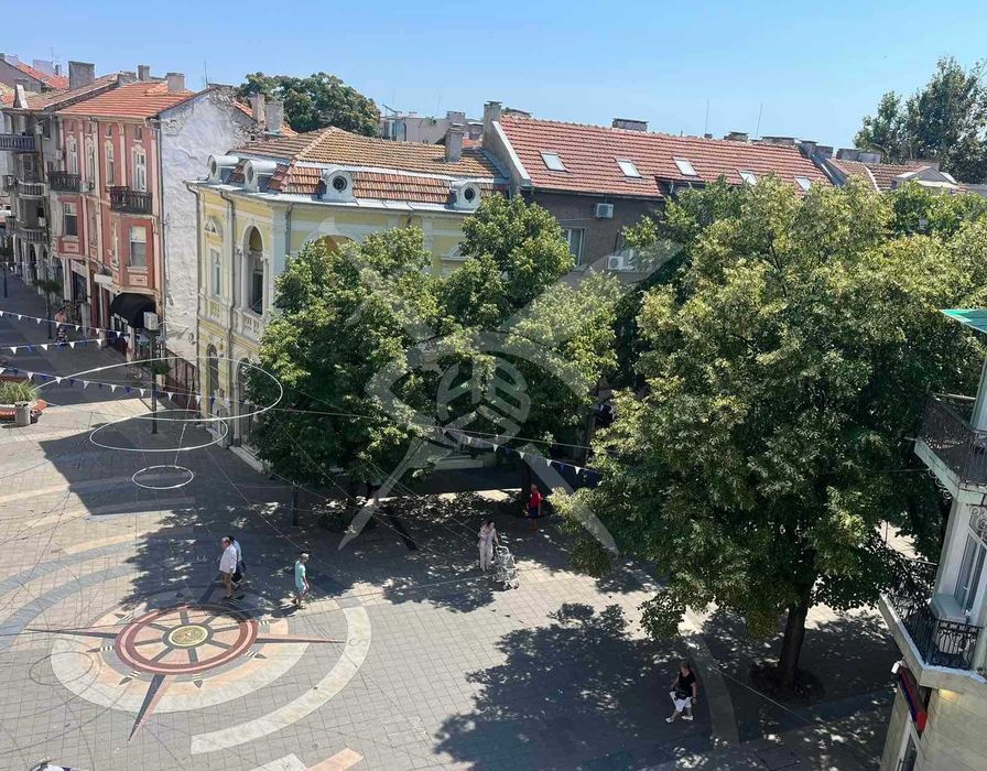 Дава се под наем Многостаен апартамент в Бургас, Център - 80 кв.м за 280000 € - Снимка #8