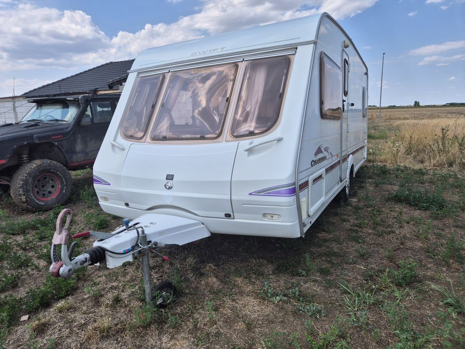 Rulota Swift Carisma 2006 4/5 locuri