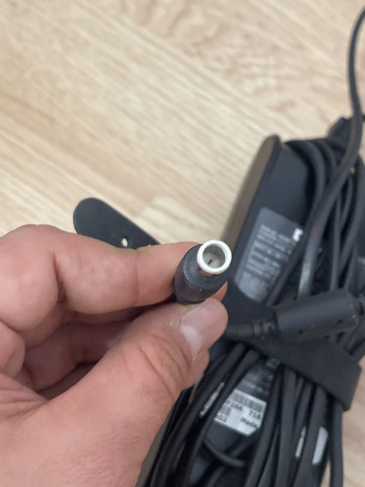 Incarcator laptop Dell 4.62 A ( mufa rotunda cu pin in mijloc )