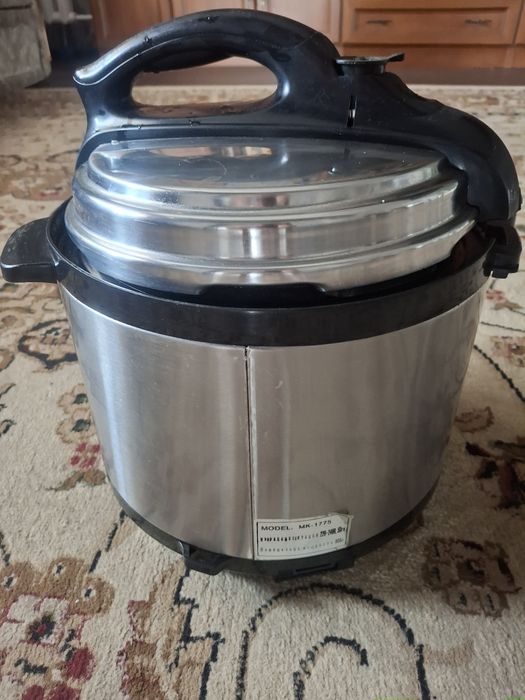 Продам мультиварку .