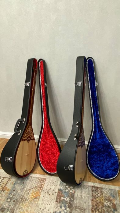 Домбыра с чехлом, 2 шт. Торг есть.