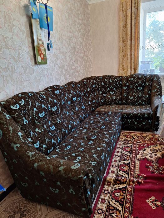 Продаётся диван.