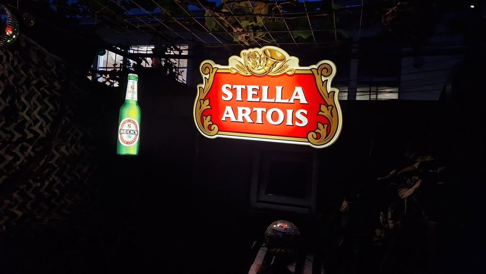 Светещи реклама и хладилник Red Bull