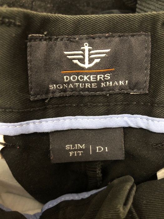 Черные штаны Dokers