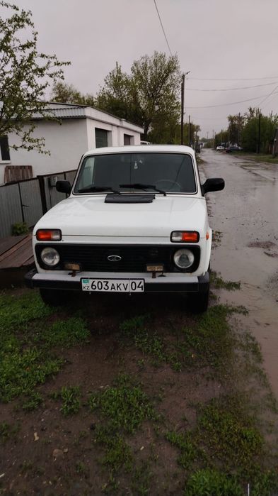 Продам автомобиль Нива 21214