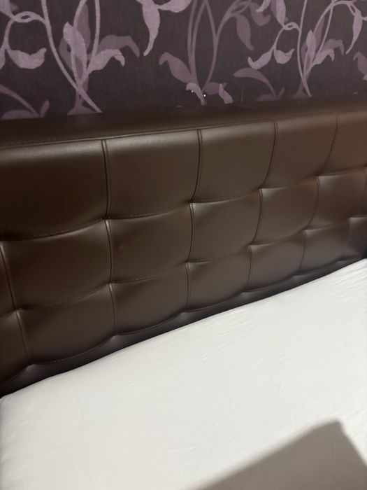 Pat tapitat - 180 cm cu lada de depozitare