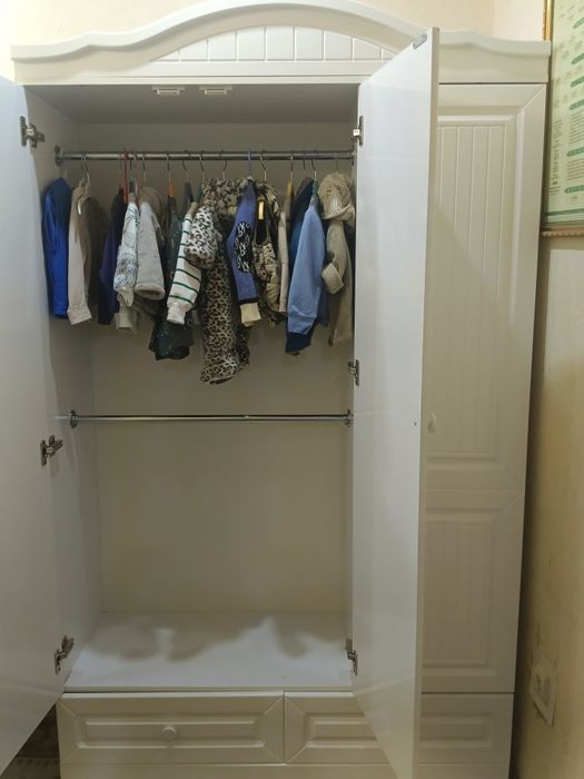 Котта ок шкаф яхши холатда