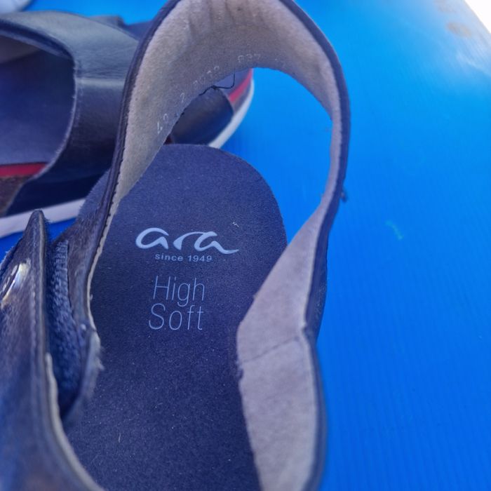 Дамски сандали ARA номер40 в отлично състояние .Стилни и комфортниЦена 29€