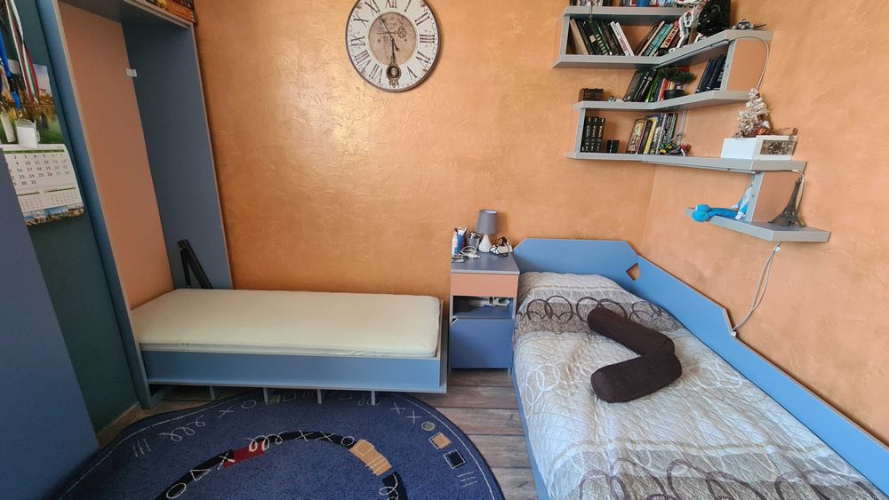 Продавам детска спалня комплект