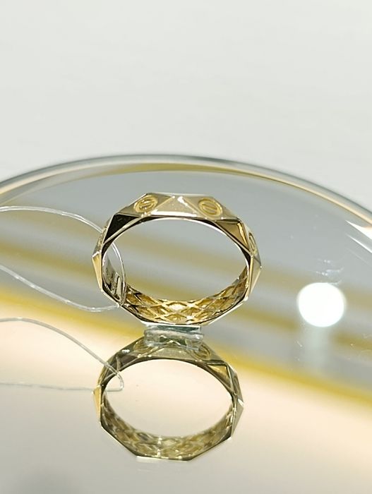 Модное золотое кольцо 585 проба.Заводское качество