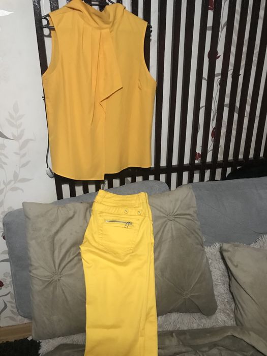 Bluza eleganta  culoarea galben si oantaloni marimea M L