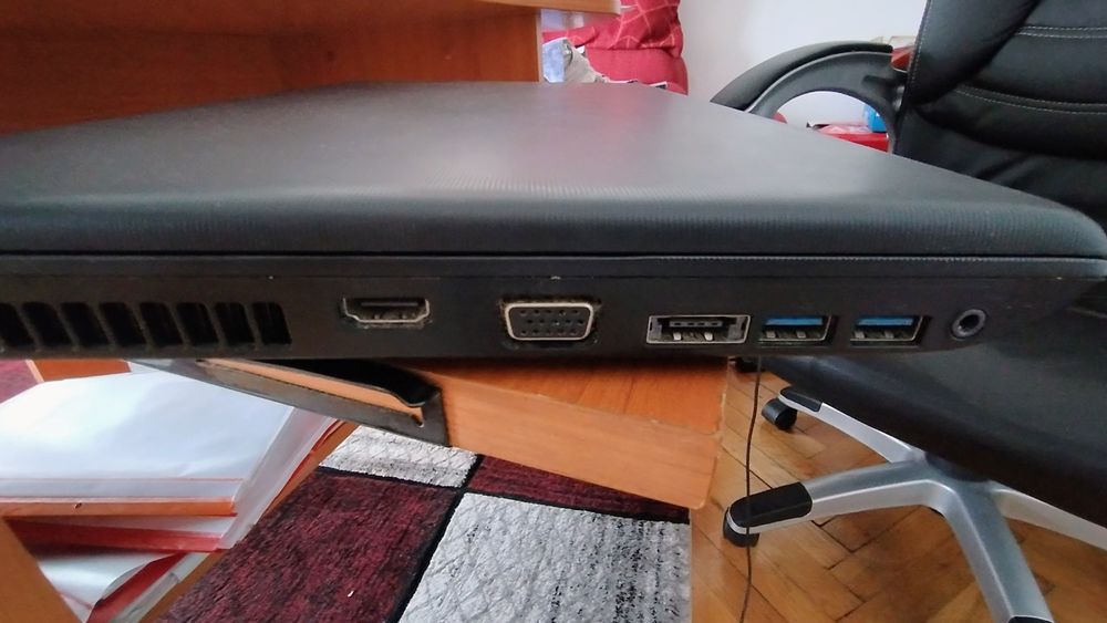 Laptop i3, 15,6", 8 GB RAM, SSD.