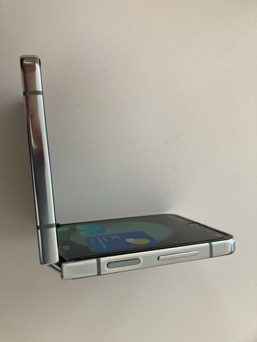 Samsung Z flip5 256гб