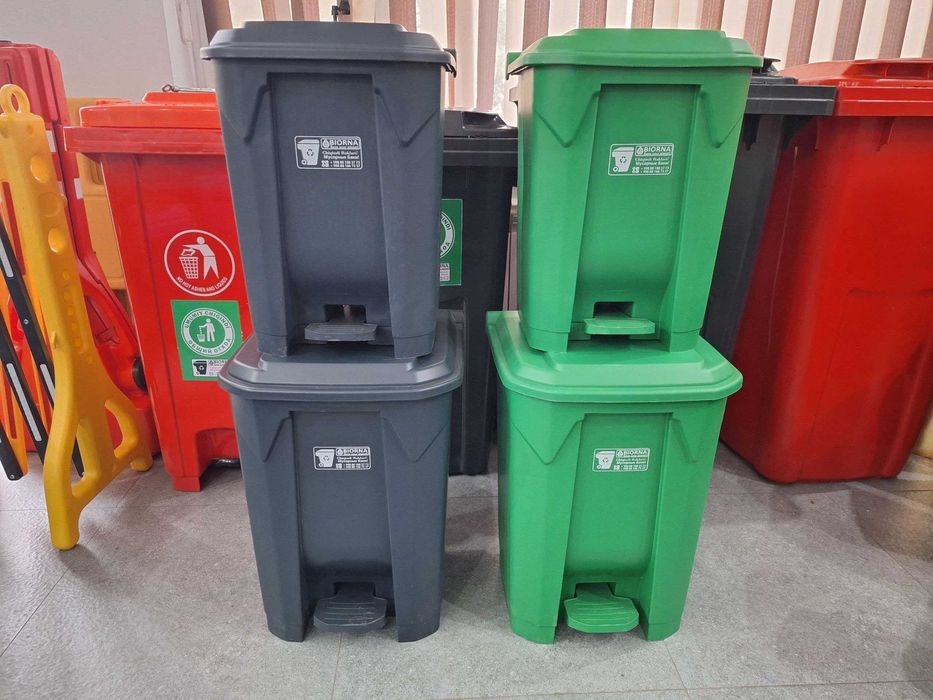 Пластиковые мусорные контейнеры для офиса