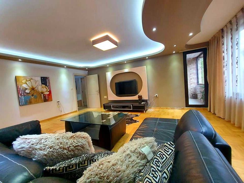 Дава се под наем Четиристаен апартамент в Бургас, Център - 160 кв.м за 408 € - Снимка #12