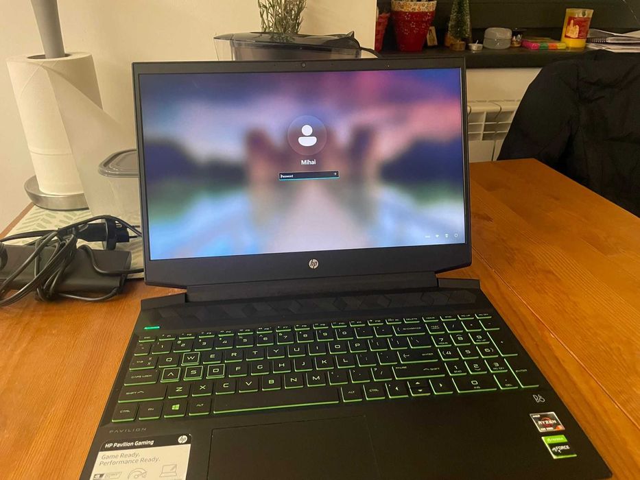 Vand laptop HP Pavilion Gaming SUPER OFERTA!