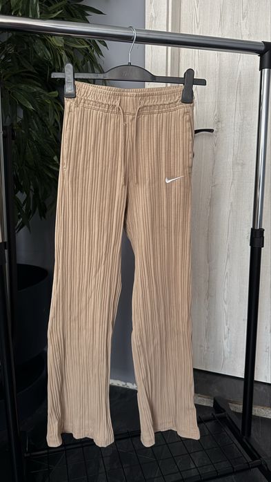 Дамски панталон на Nike