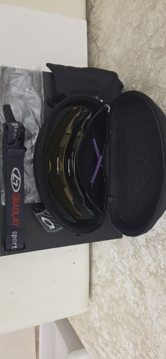 Очки темные солнцезащитные спорт