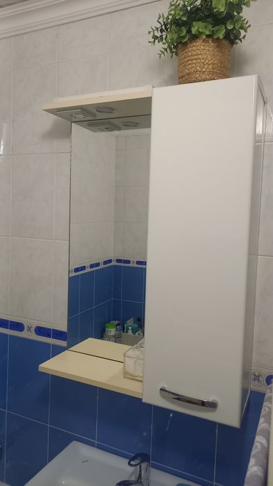 Тумба с зеркалом в ванную