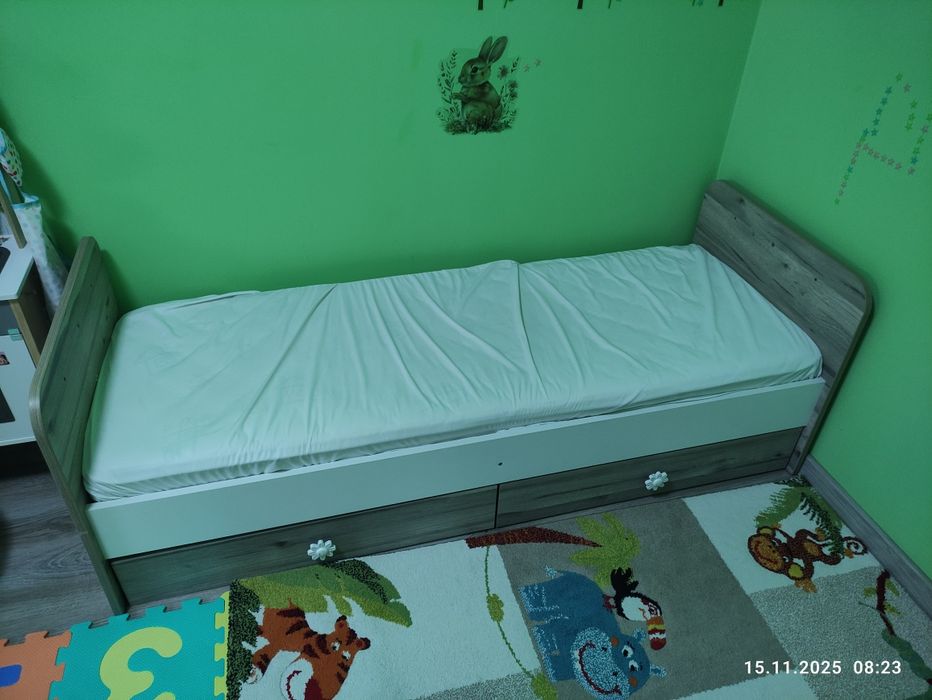 Детско легло с матрак плюс подарък.