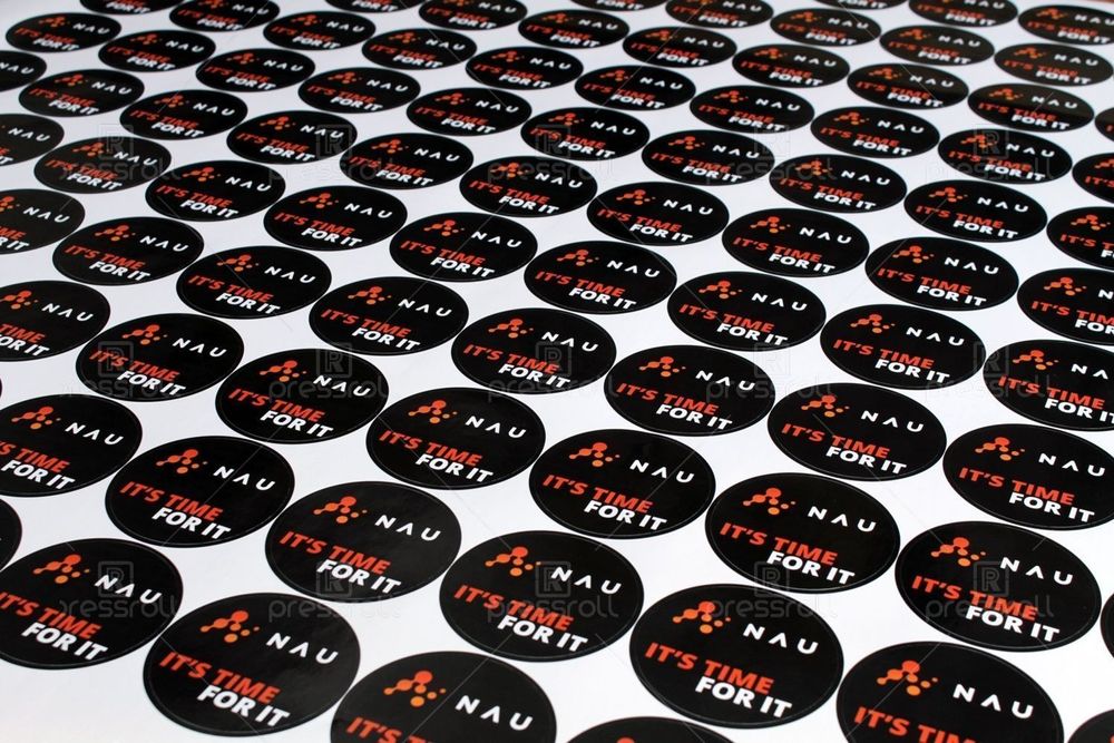 Печать стикеров, этикеток на пленке с контурной резкой