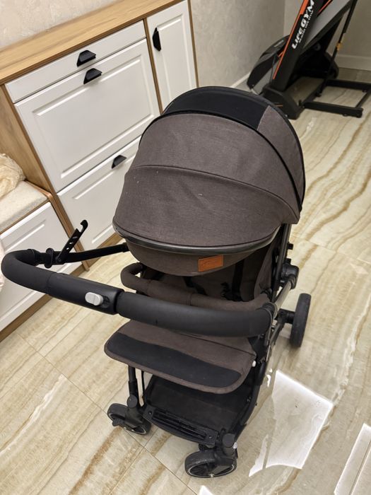 kolyaska brend teknum ruchkasi oldinga orqaga o’tadi