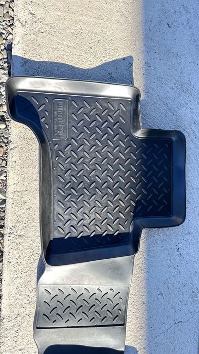 Продам полики для Прадо 120 новые