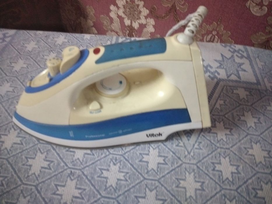 Продам утюг.в хорошем состоянии.