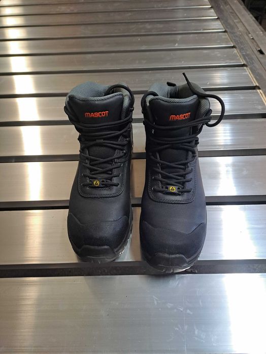 Bocanci protecție mascot