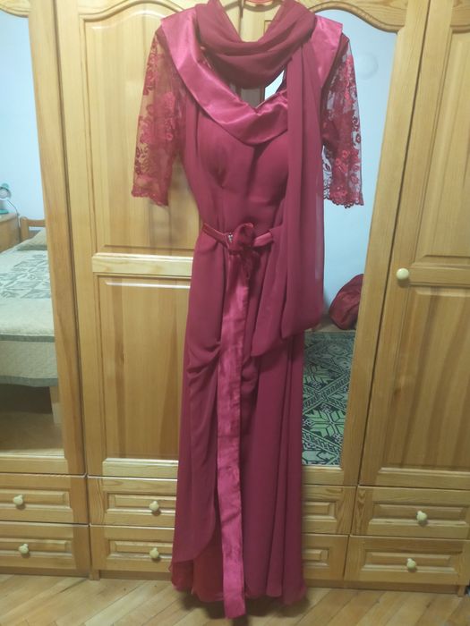 Официална рокляза тържествени случаи