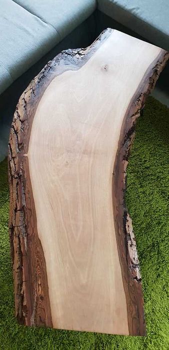 Masa living din lemn de nuc nobil