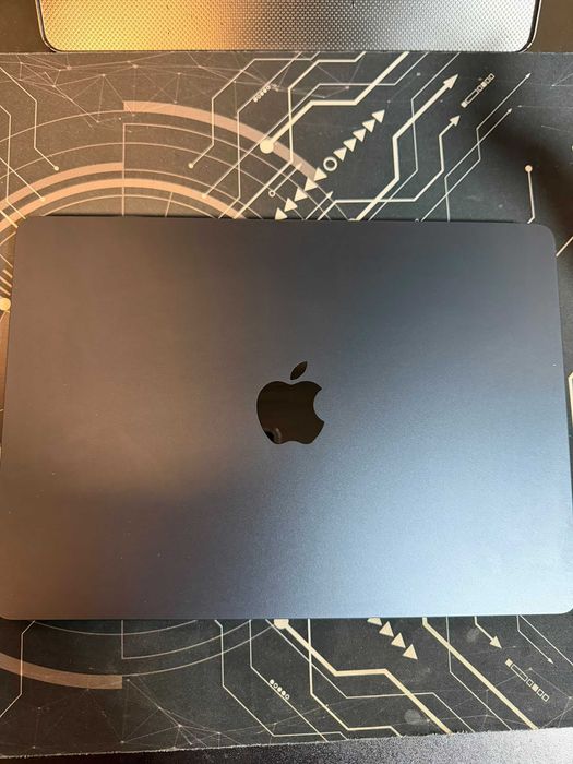 MacBook Air M2 / 256 GB / 8 GB RAM / Bat.100% / 37 Cicluri / Garantie * Krom Amanet Margeanului *