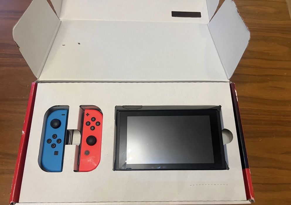 Nintendo Switch ca nou . Jocurile sunt scrise in descriere