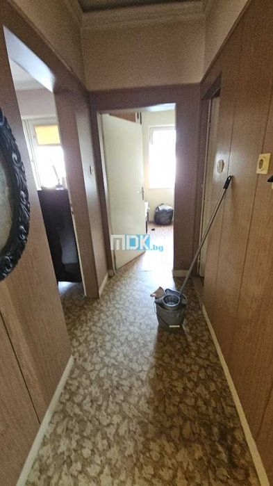 Тристаен 86 кв.м. среден етаж Белите брези