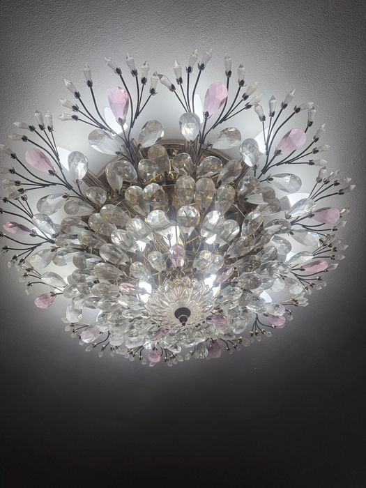 Продам большую люстру