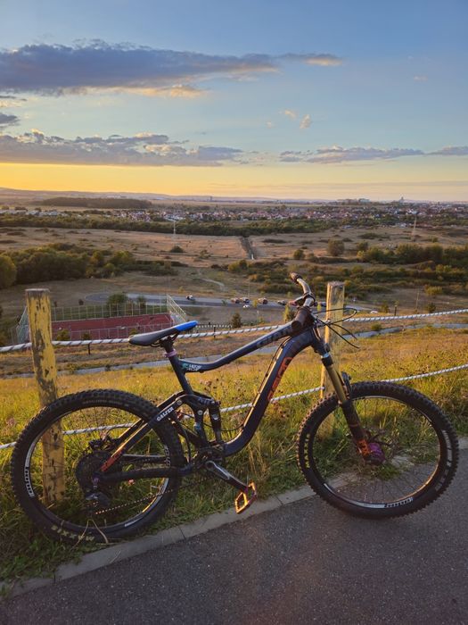 Bicicleta Giant Raign Full Suspension