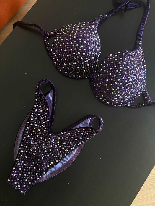 Vand Costum pentru Bikini Fitness