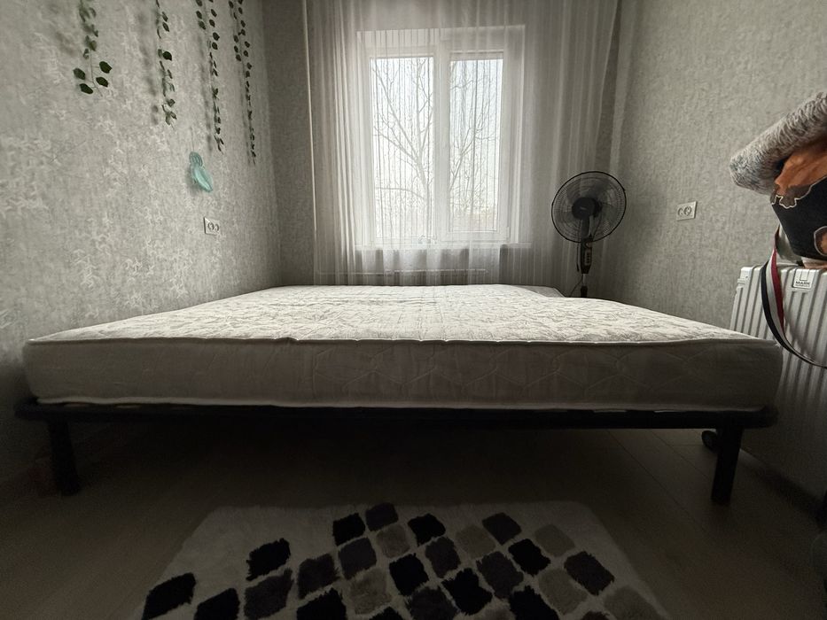 Кровать с матрасом