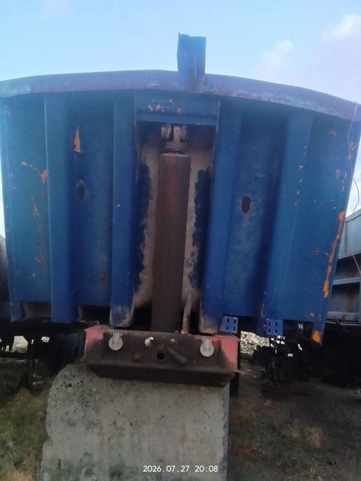 Полуприцеп DAF на ходу