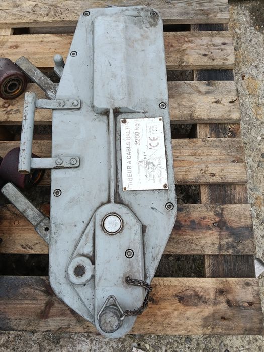 Trifor 3200kg  stare bună