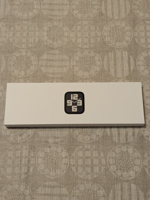 ЧИСТО НОВ! Apple Watch SE (2nd gen) 40 mm
