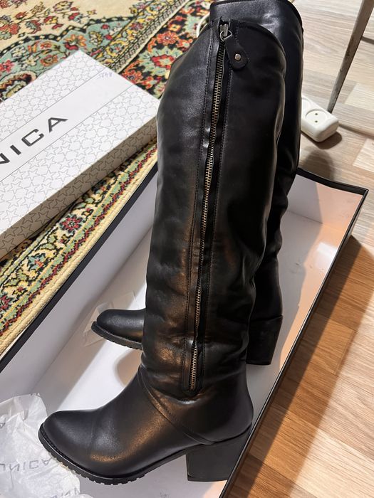 Продаю кожаные сапоги